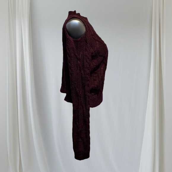 🆕Burgundy Sweater with Cold Shoulder Cut Out - Picture 4 of 9